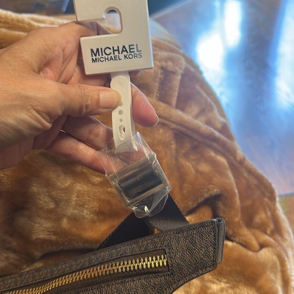 Michael Kors Dark Brown Belt Bag with Gold Accents NWT - Picture 4 of 8